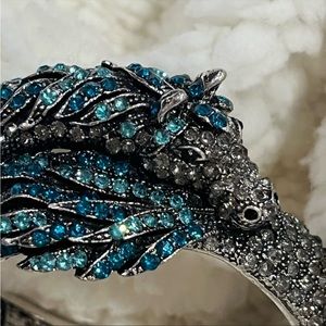 Off Park Collection blue Chrystal rhinestone horse bracelet.